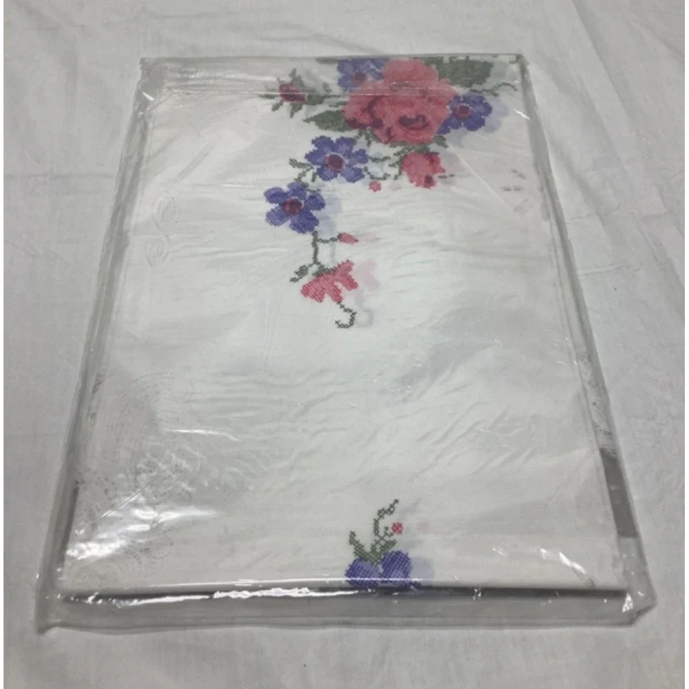 Vintage NOS Vinyl Needlepoint Floral Lace Look Tablecloth Wipes Clean 55
